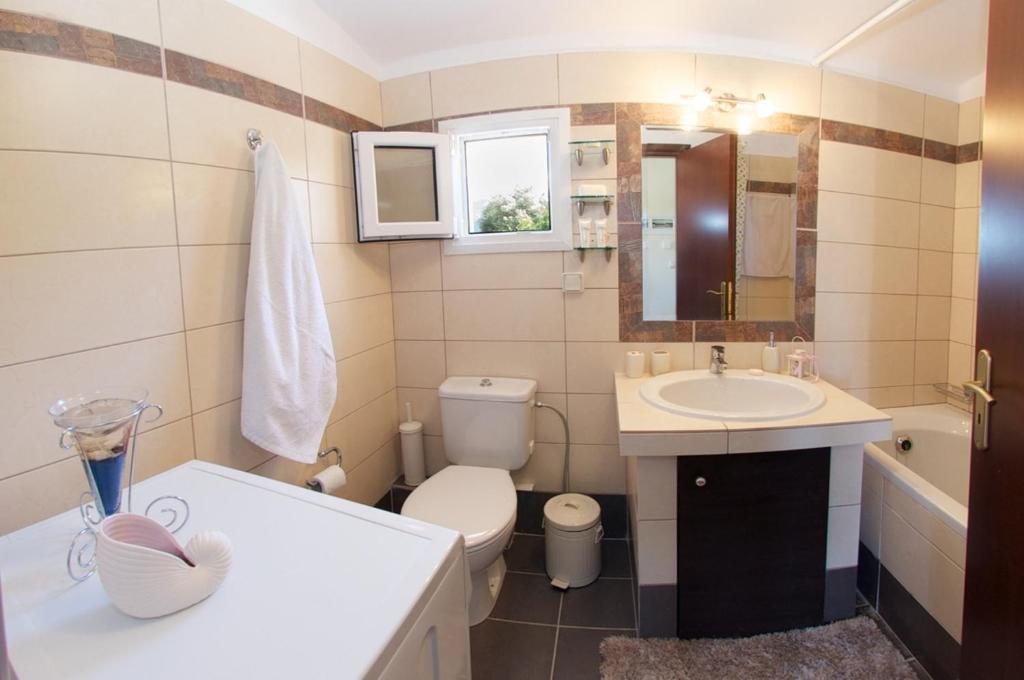 Superb Villa With Private Pool Peaceful Location Sami  Rum bild